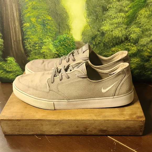 Nike Other - Nike Gray sneakers 9.5 men's Last Day !!!